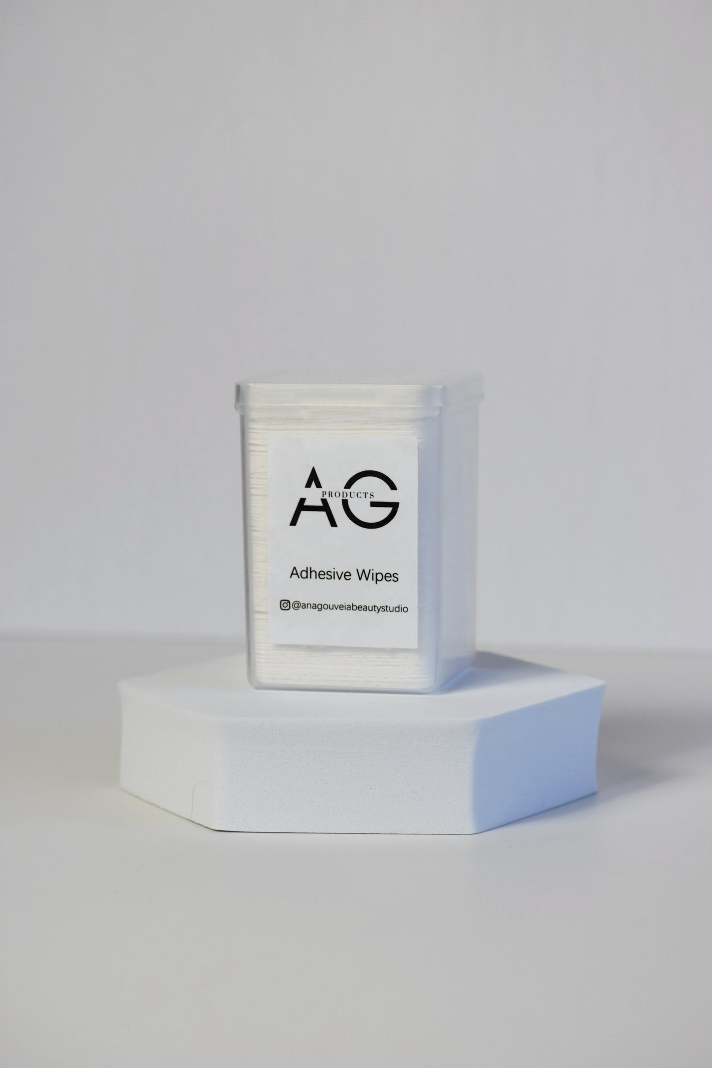 Lash adhesive wipes