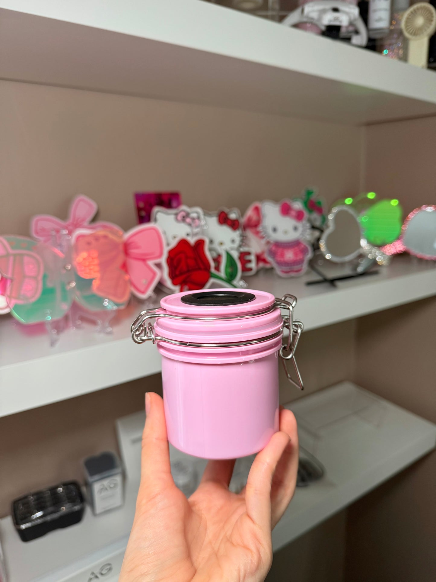 Storage jar with thermometer