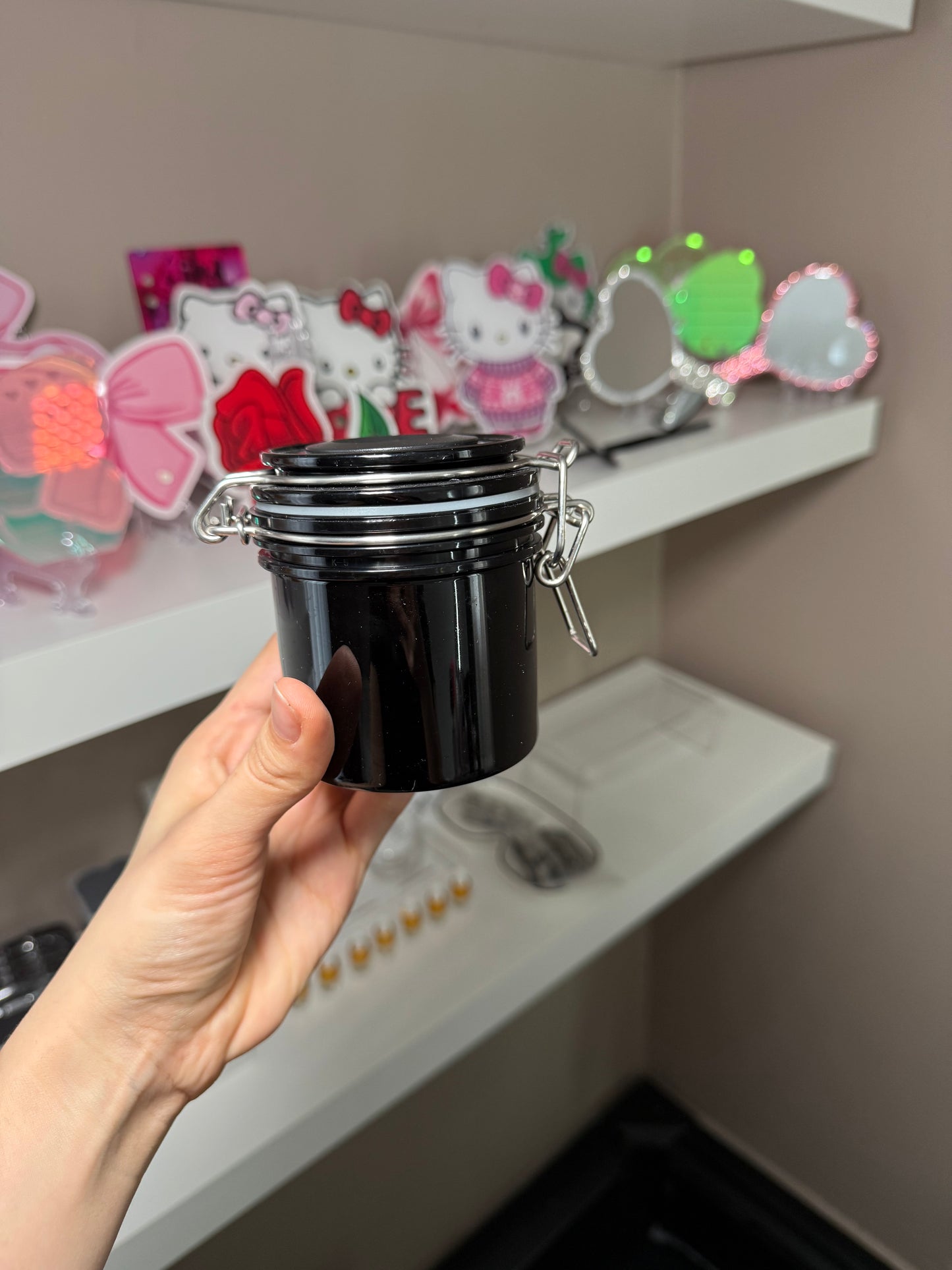 Storage jar with thermometer