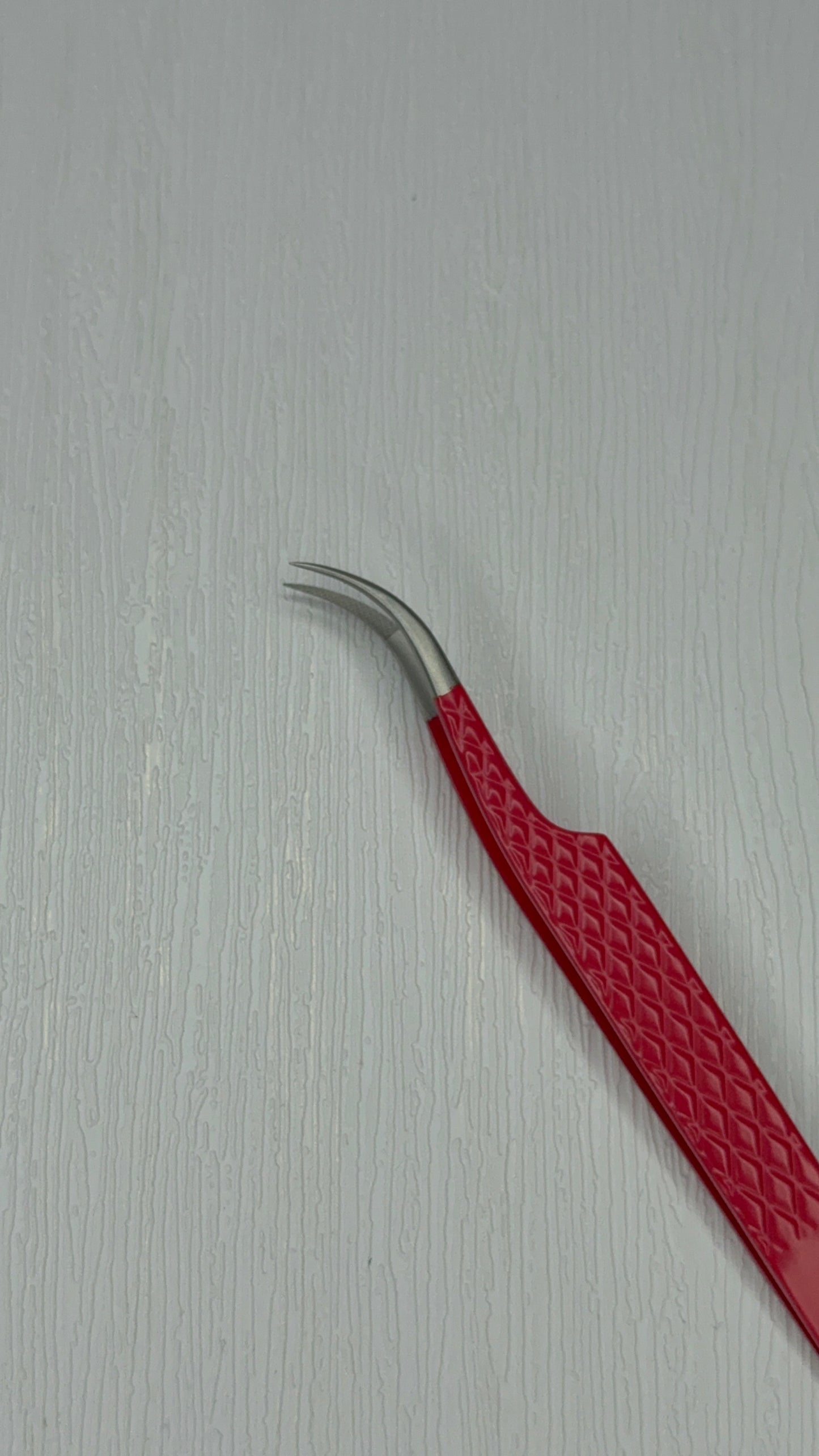 Red curved isolation tweezer♥️