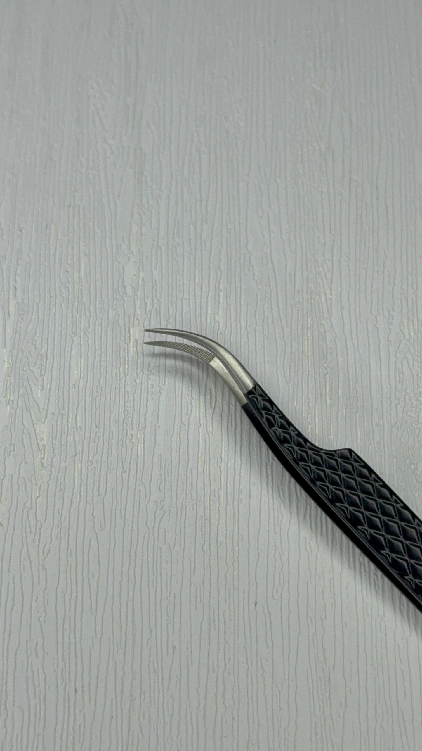 Black curved isolation tweezerđź–¤
