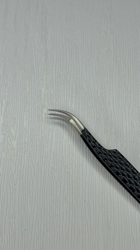 Black curved isolation tweezer🖤